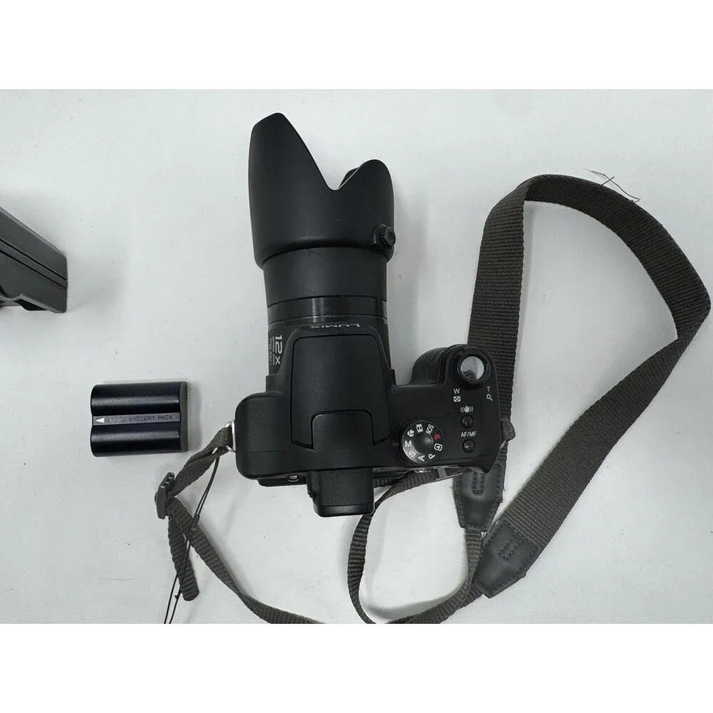 Panasonic Lumix DMC-FZ7 6.0MP Digital Bridge Camera Black w/ Charger & Lens Hood